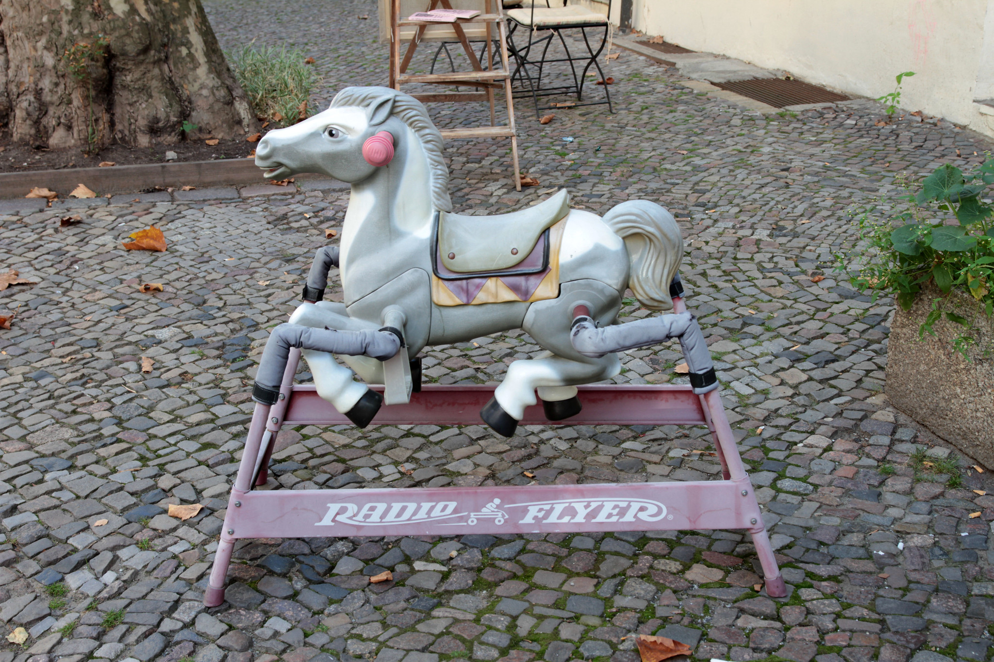 creepy-horse-berlin