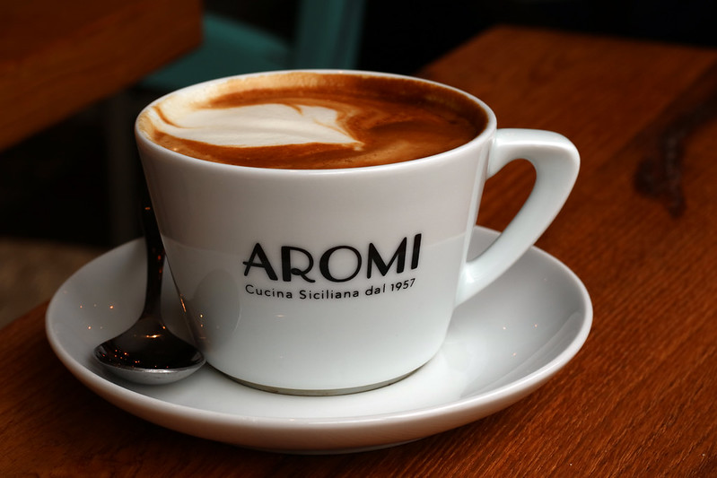 Flat white Aromi