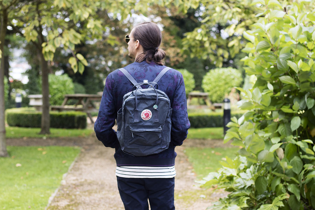 Navy Details Transition Autumn